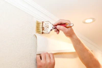 Pose de papier peint à Bassac — revêtements muraux et toiles de verre
